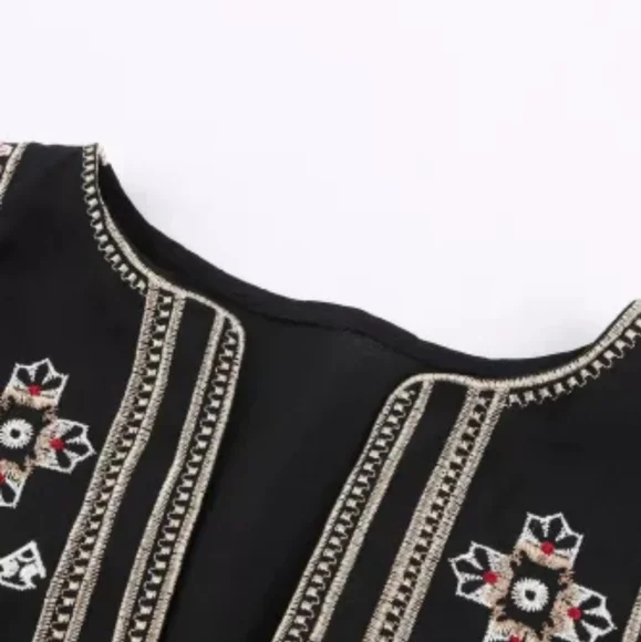 New 3/4 sleeve embroidered top - Picture 10 of 16